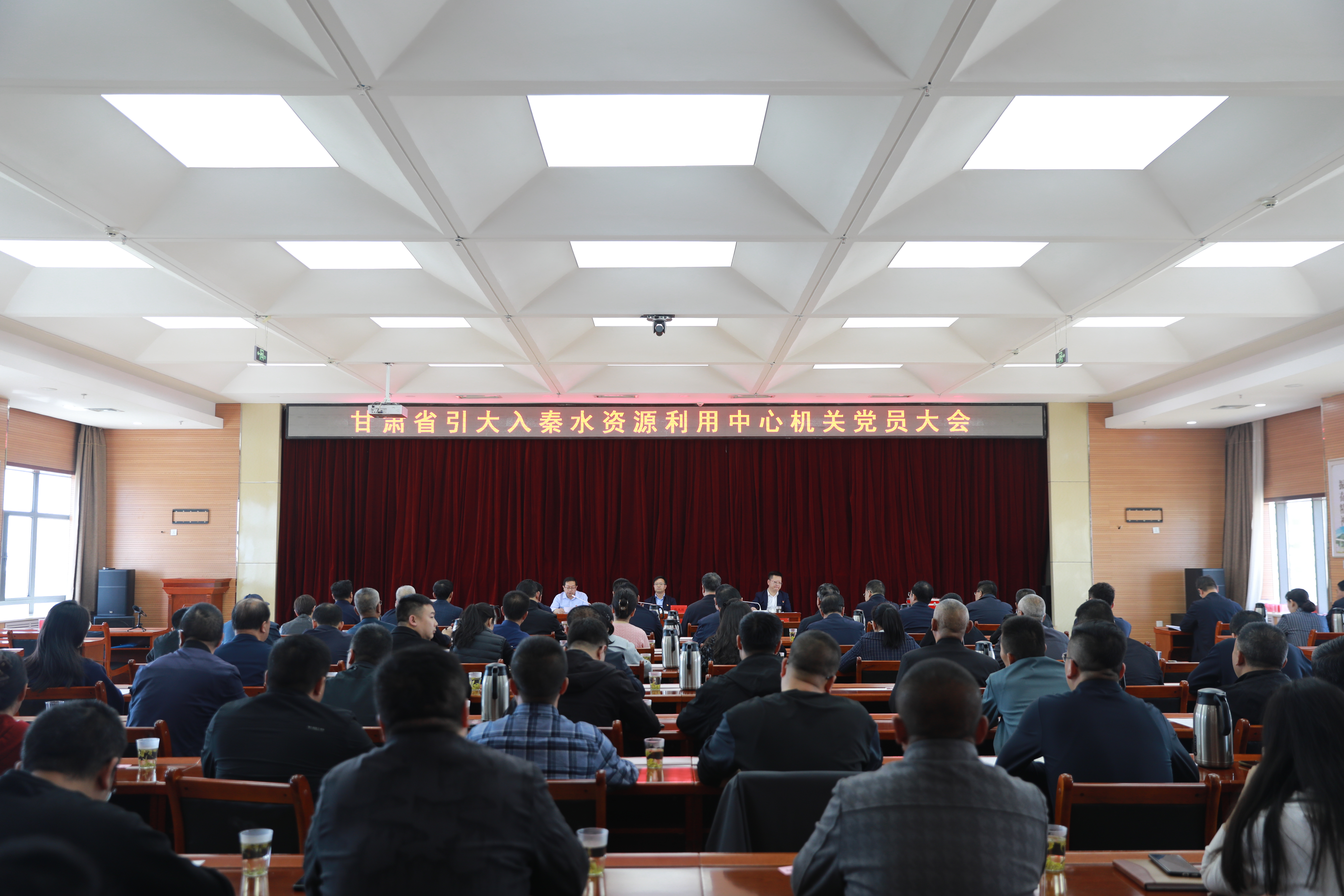 大会由机关选举工作牵头部门组织处党支部书记张向华主持.